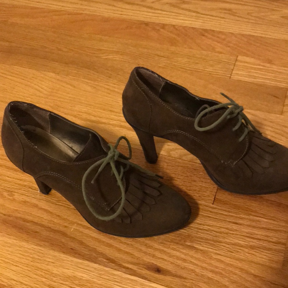 Tahari bootie